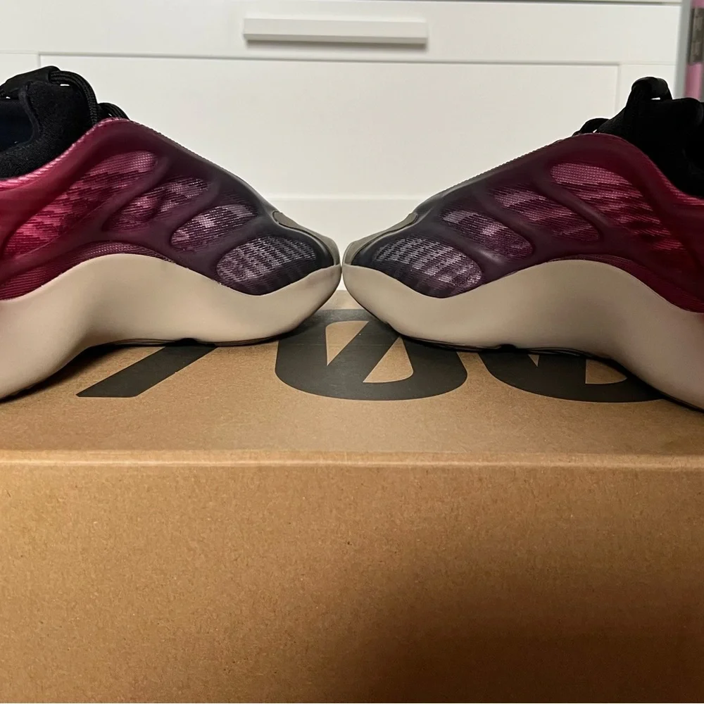 Yeezy 700 V3 Fade Carbon Preowned WM6 - Picture 7 of 7